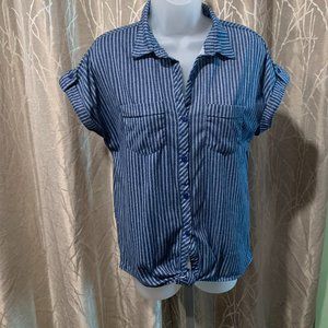 Edan & Olivia Women's Shirt Size Small Blue & White Tie-Front Short Sleeves